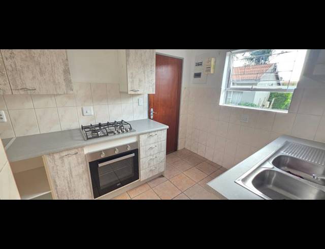 2 BEDROOM TOWNHOUSE FOR SALE IN VANDERBIJLPARK SE 3